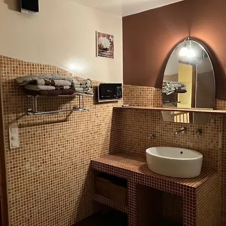 Chez Habitant Proche Port בית אירוח *